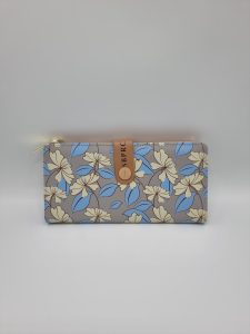 Elegant Floral Wallet with Zipper and Card Organizer